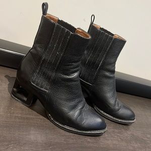 Jeffery Campbell botties
